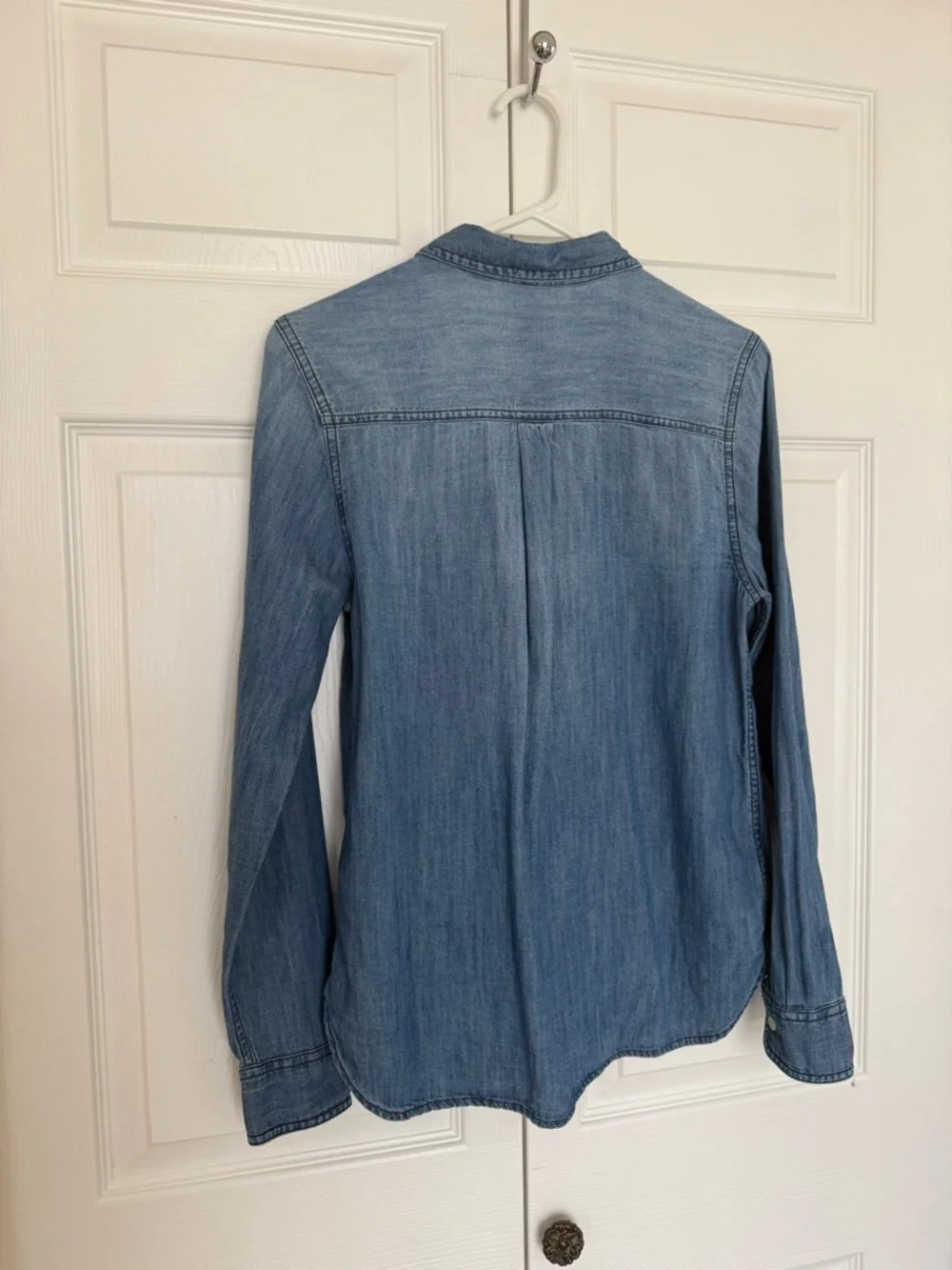 Old Navy Light Blue Chambray Button-Front Shirt - Picture 5 of 5
